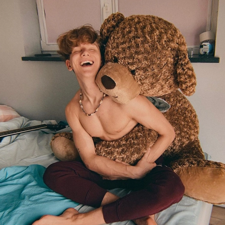 Andrew Noiles🧸🌹