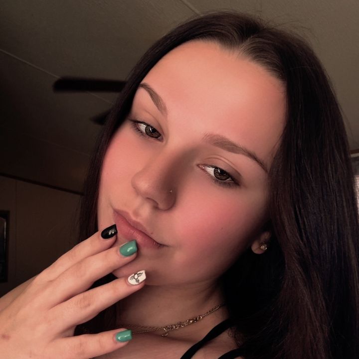 🥀Çhêÿêññē🥀