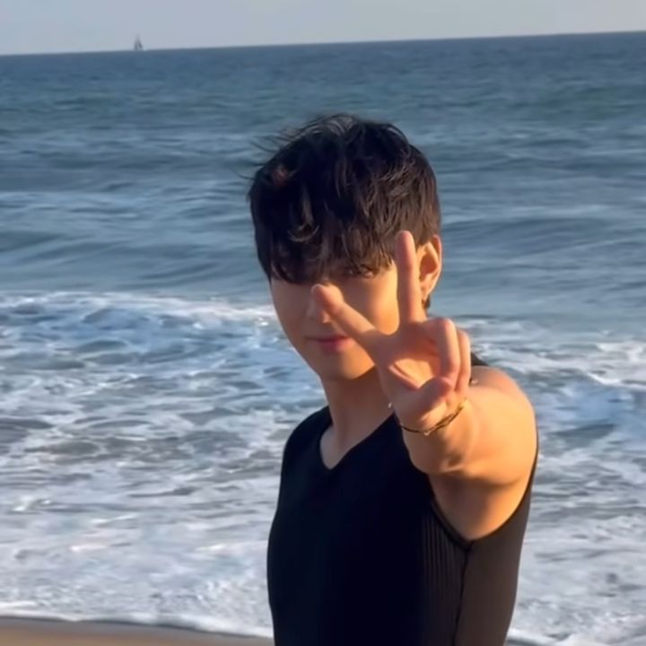 whoisthis???
