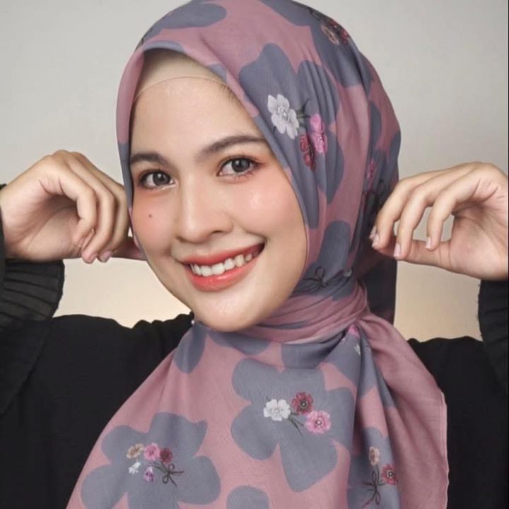 Bee Fakhira ♡