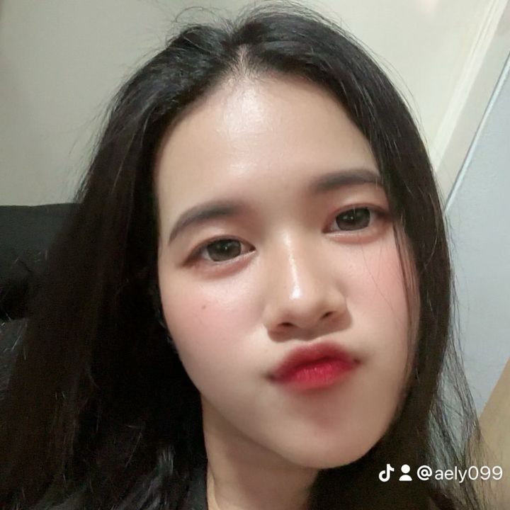 เอ๋ลี่ อิ๊อิ๊