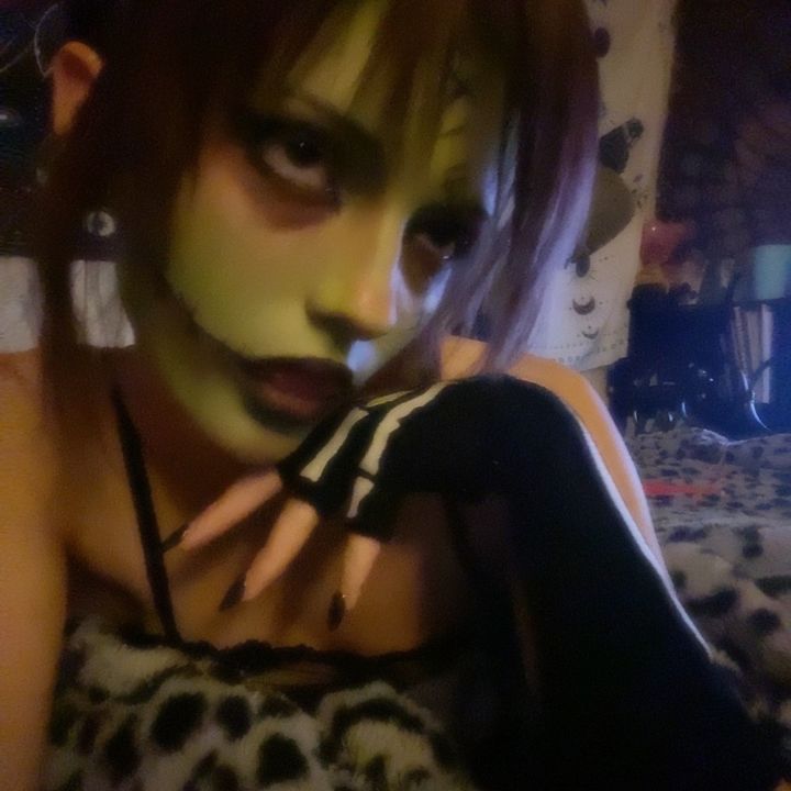 LIZZY ≽^•⩊•^≼
