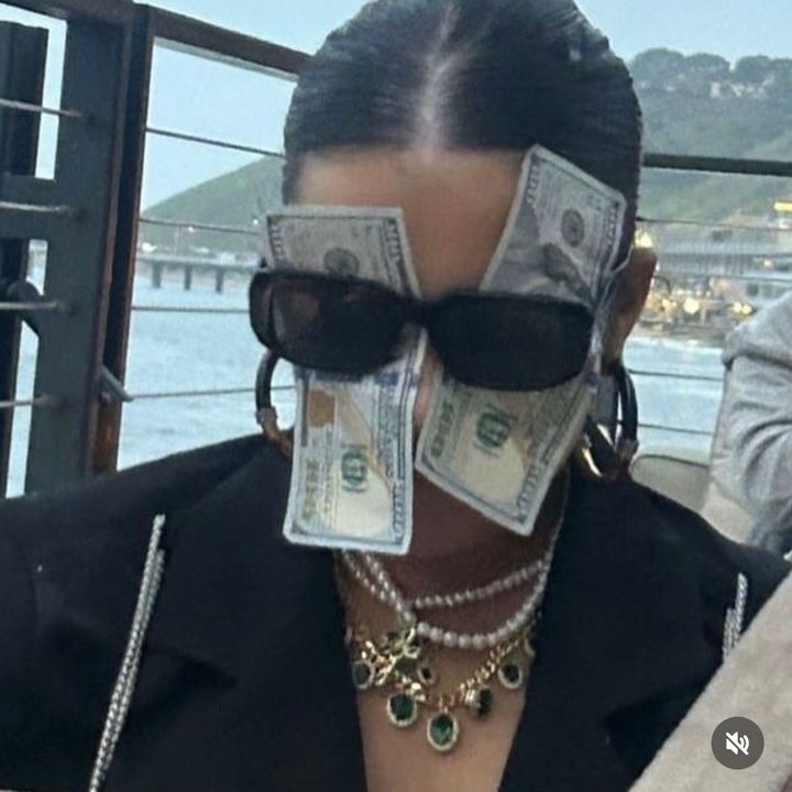 𝑳𝑰𝑽