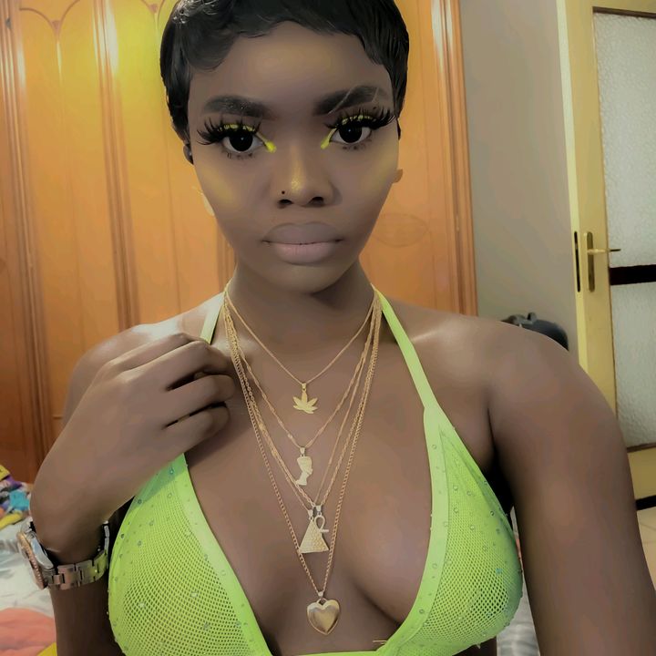 BAMBOLINA_NERA