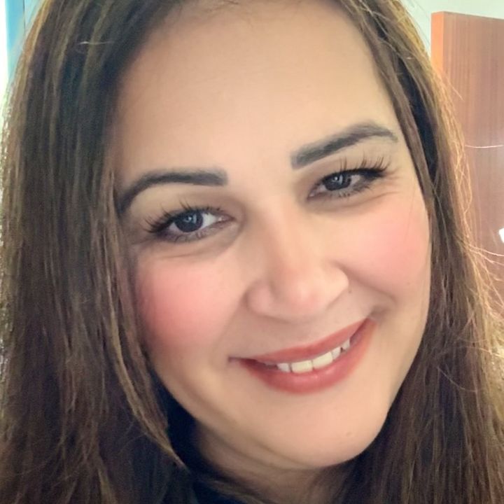 الفنانة سناء محيدين