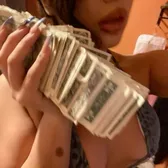 ￼