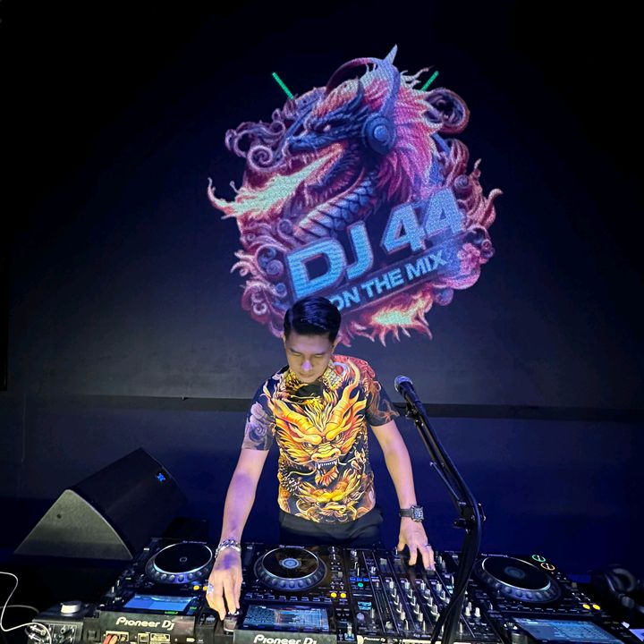 DJ_4GUNG_4LPINO