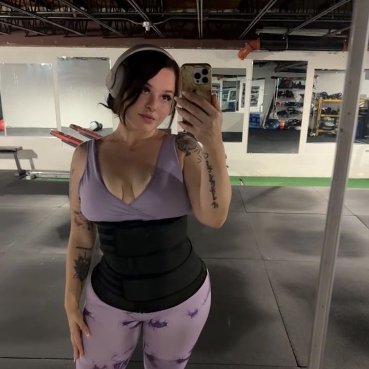 <3