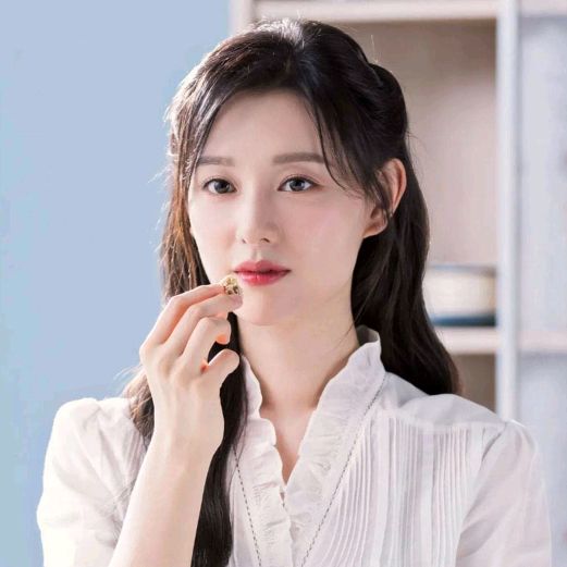 Ăn vặt cùng Sóc
