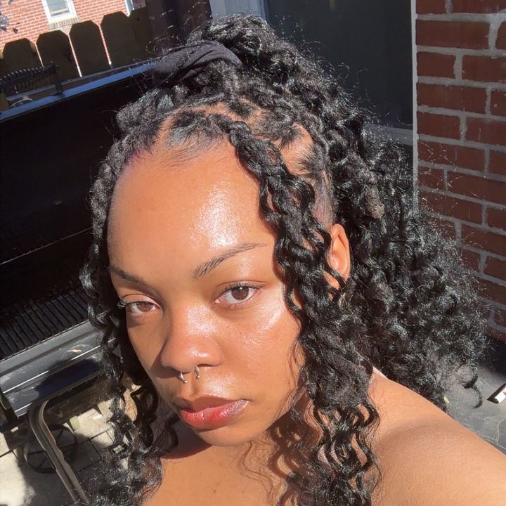 girlwith_thelocs