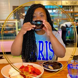 Dominique | Travel Influencer