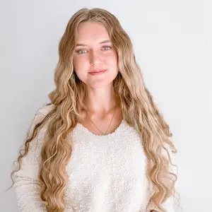 Angela Holm