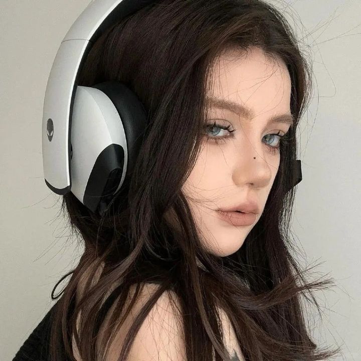 sihdhneiqo76
