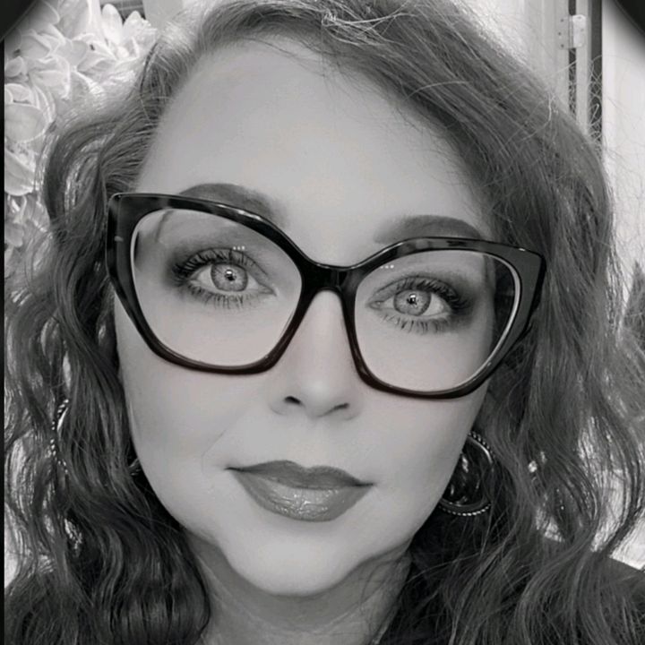 ANGELA 📚🎧🌶