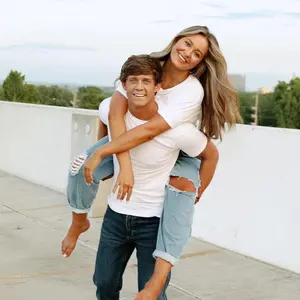 TAYLOR & SOPHIA