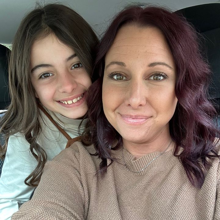 Lindsey | Mom | Hairstylist