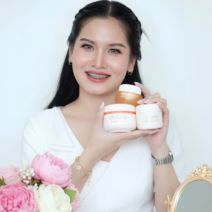 เดือนฉาย ขายอีฟส์