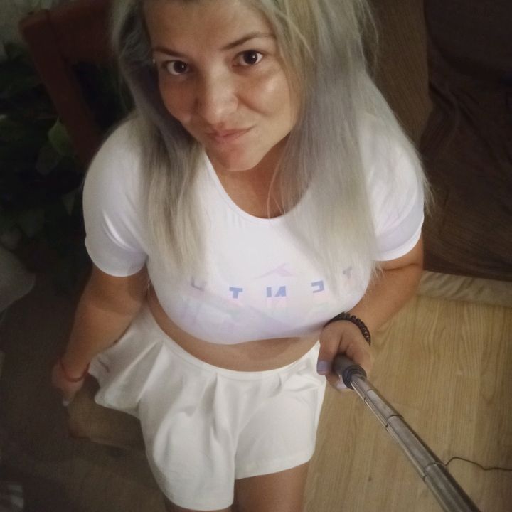 crystyn  🌑😘😍😜🖤🌚🕷️