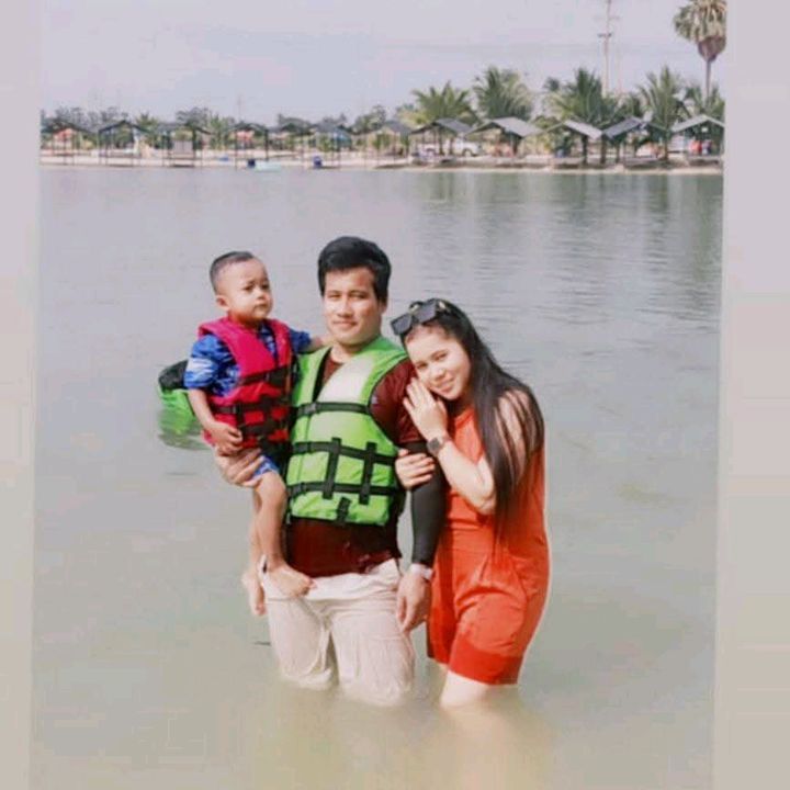 Than htay
