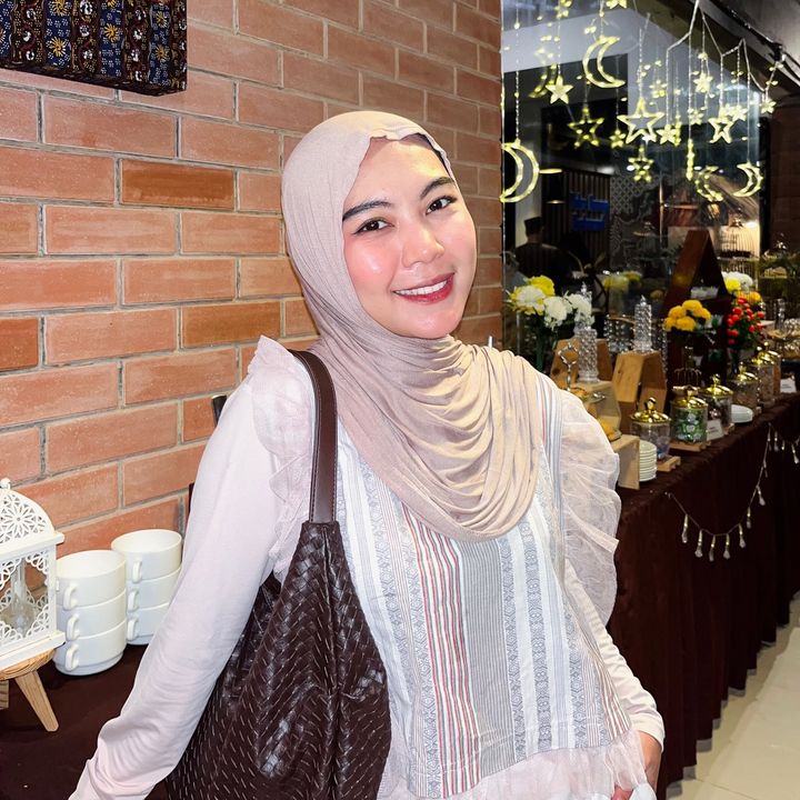 Rifti | Simple Chic Look