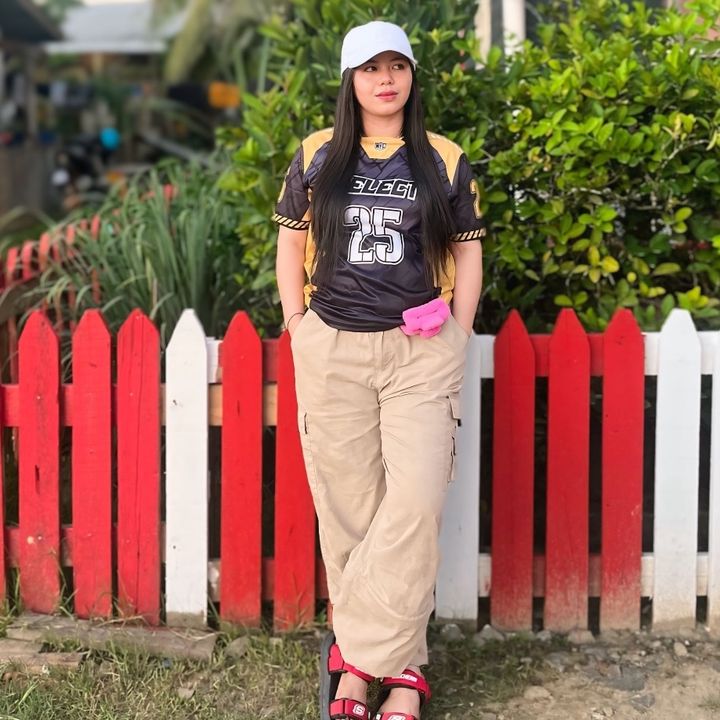 Astuti Ayu Andira🌸