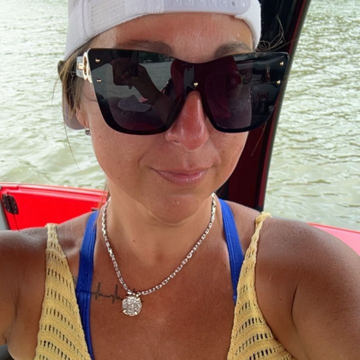 Lake life girl