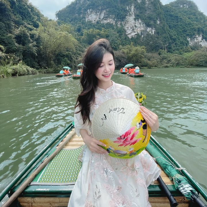 Linh Linh Bùi