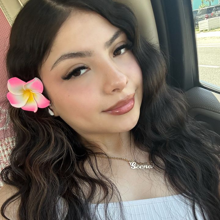 𝐺𝑒𝑒𝑛𝑎 ୨୧