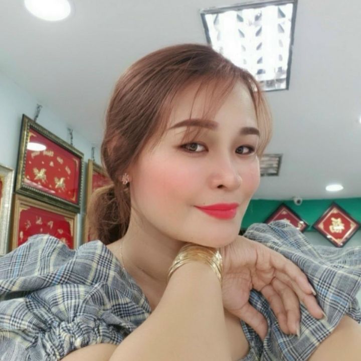 Bà Ái Chị Gái Niệu Nết Na