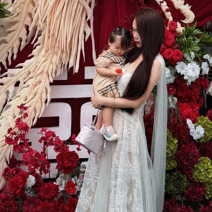 Nhi Hoang✨( mẹ Phô Mai )