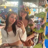 Emily☮︎ & Chloieᵕ̈