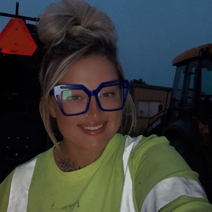 BlueCollarBaddie 🤟🏼🫶🏼