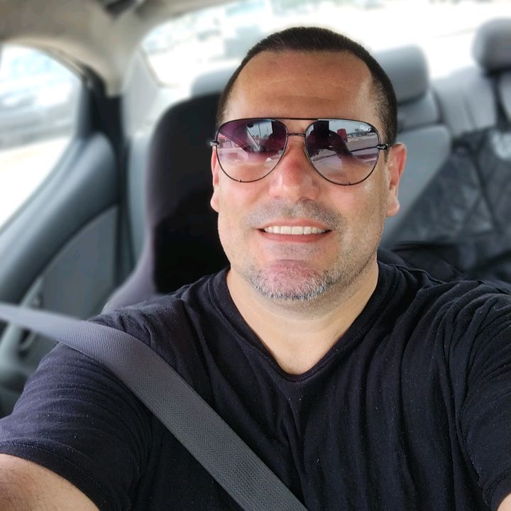 Oscar González.