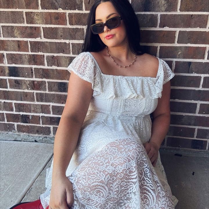 Alejandra Valencia Curvy