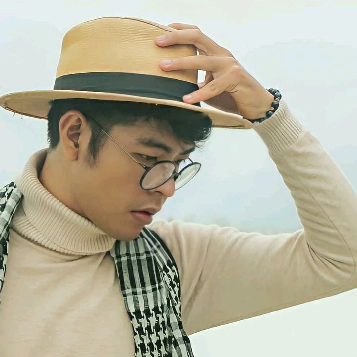 Khoa Bán Gì Ta?