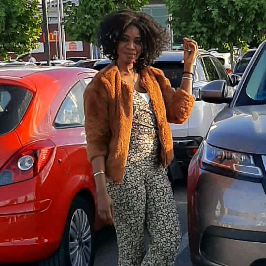 FEMME BATTANTE🇸🇳🇪🇦