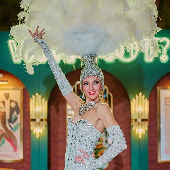 Elyse Renee the Vegas Showgirl
