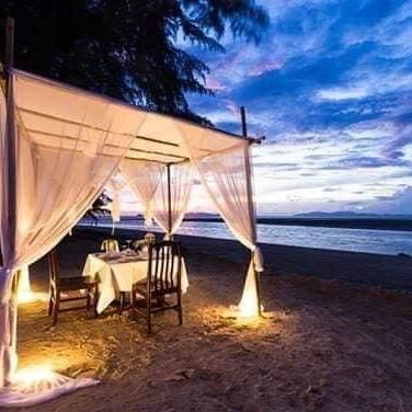 YANA TRAVEL & SHOPPING