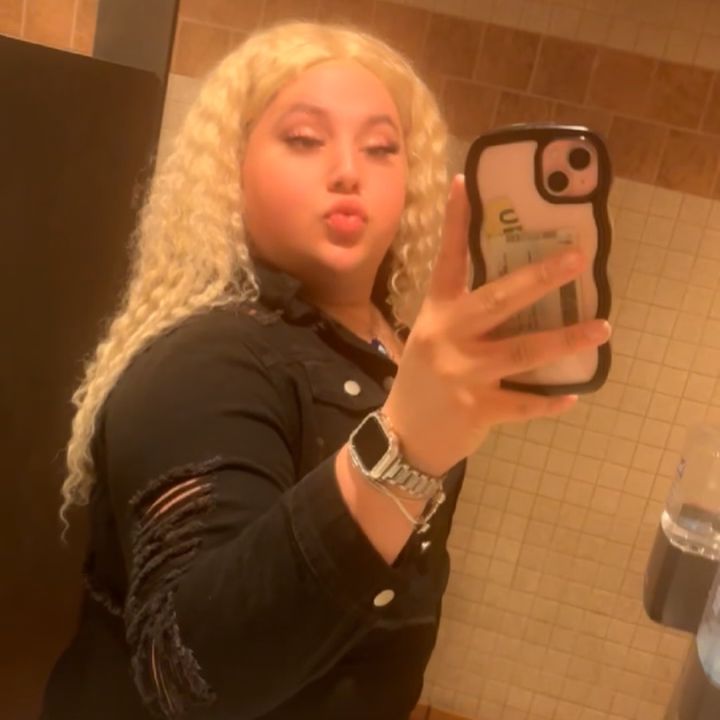 DEE🥰