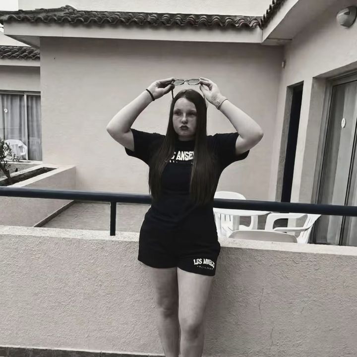𝓗𝓸𝓵𝓵𝓲𝓮𝓒𝓪𝓶𝓹𝓫𝓮𝓵𝓵🎀