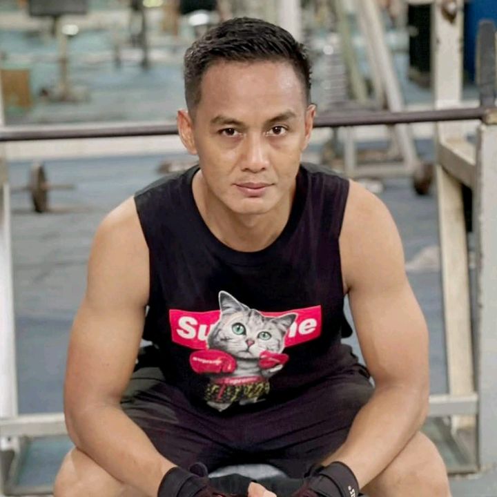 LELAKI KADALUARSA