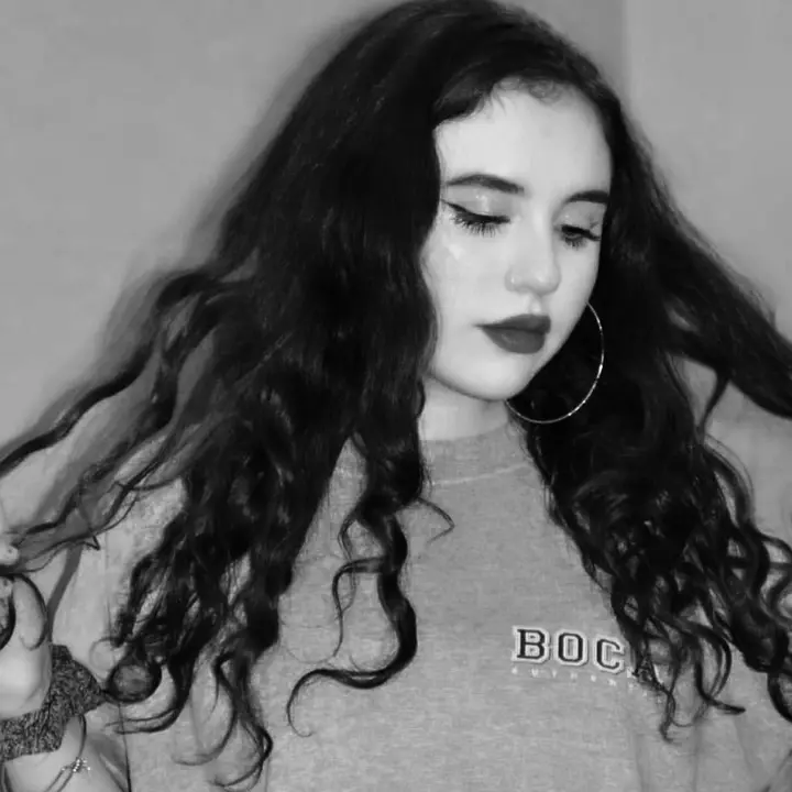 Julie 🖤