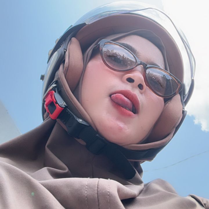 Mbak R