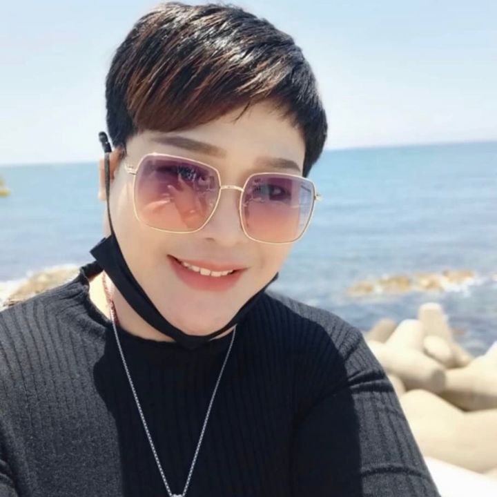静看浮云( 时间会抹去一切,岁月痕迹。)