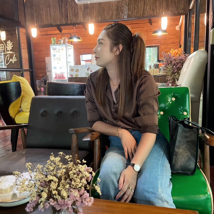 ฟ้า แม่ค้าออนไลน์