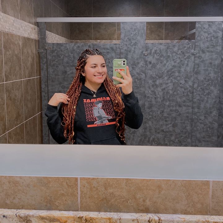 𝐍𝐀𝐘𝐄 🦋✨🍍