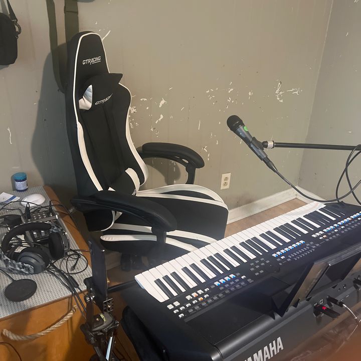 VICTOR Y SU TECLADO 🎹🎹🎹🥰😇