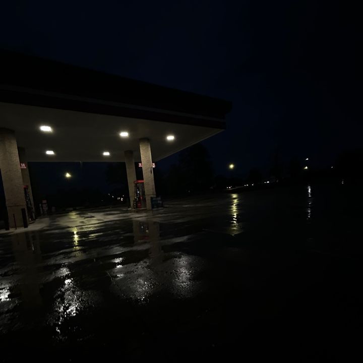 𝒱.