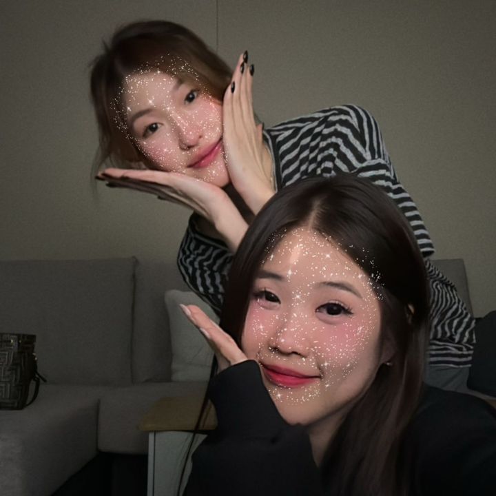 TwoPeasInShop