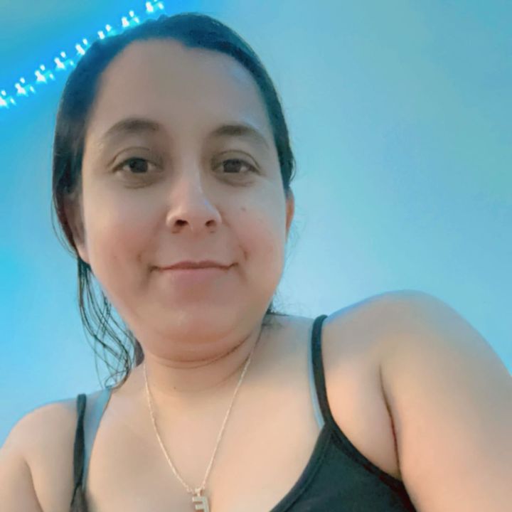 Erika L Linares